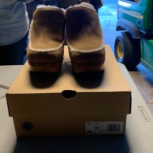 UGG W Aubriana size 9 M